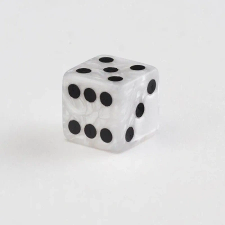 Q Workshop: Kości K6  - perłowo-czarne (20 szt.)